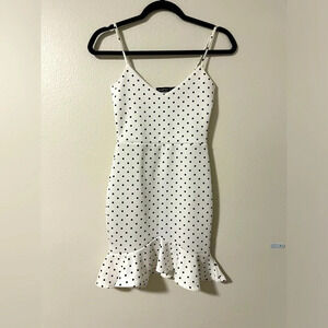 Boohoo polkadot bodycon dress with ruffle. 50s flair size 2 pristine condition